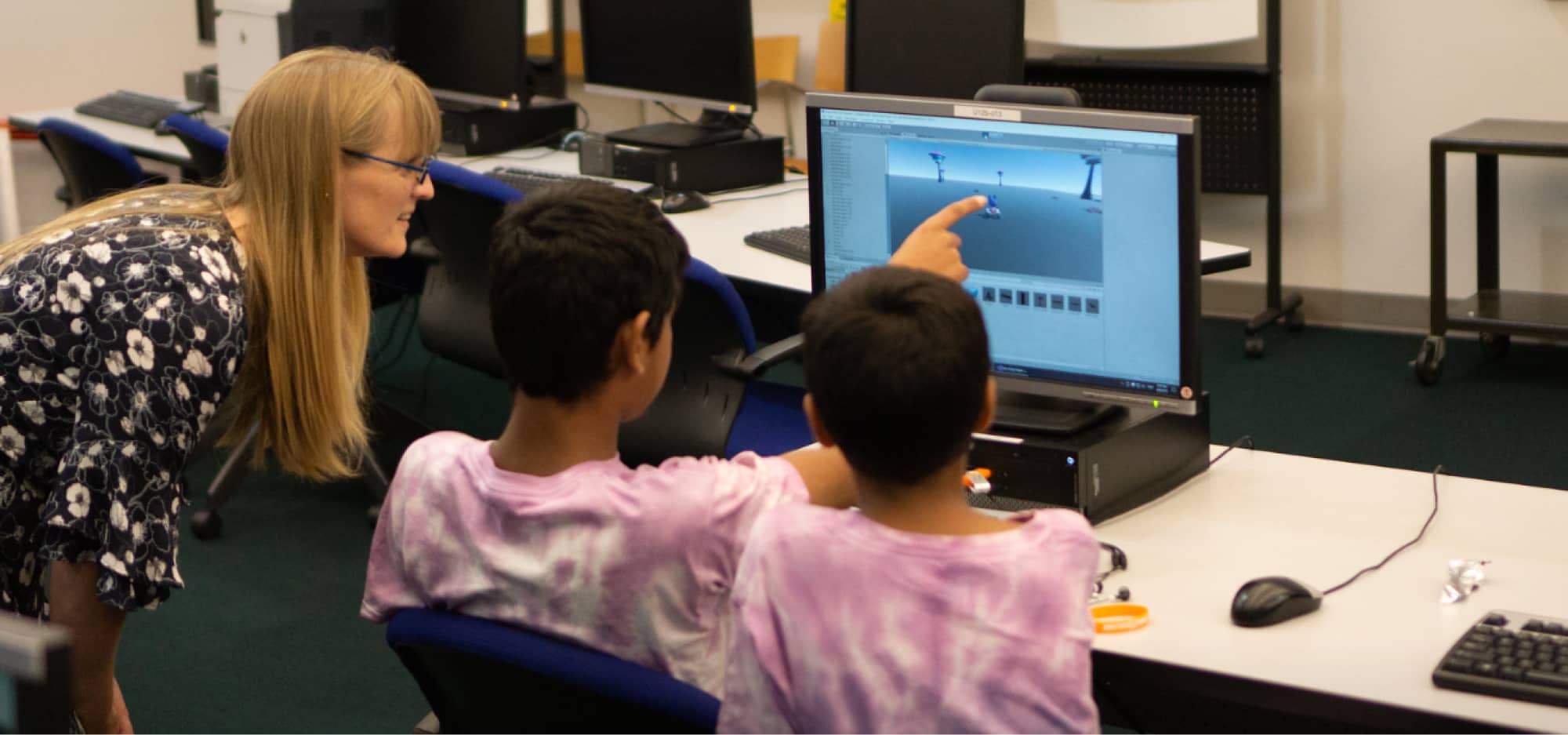 Students working on a computer in the lab.